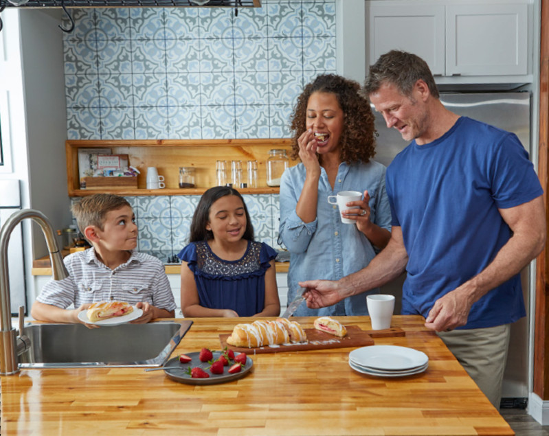 Family Kitchen Strawberry